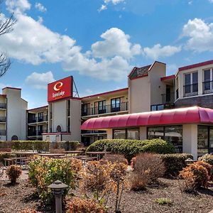 Econo Lodge Inn & Suites Rehoboth Beach